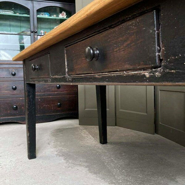 19th c. pine farmhouse table, 1800s – A rare vintage treasure