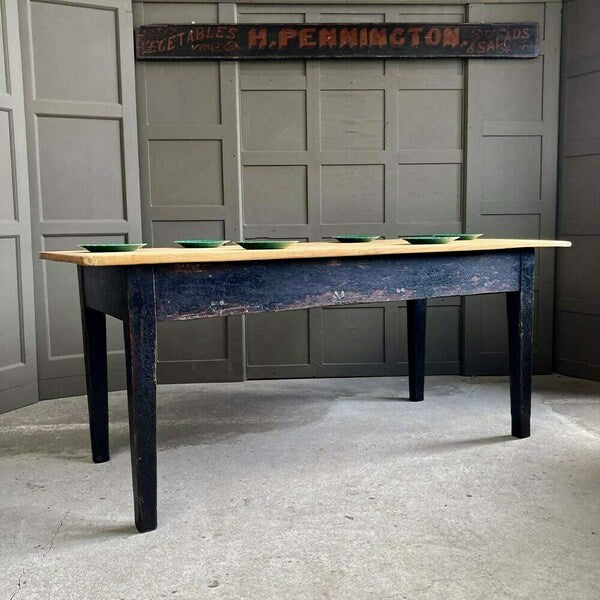 19th c. pine farmhouse table, 1800s – A rare vintage treasure