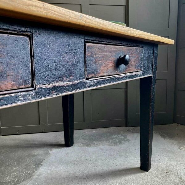 19th c. pine farmhouse table, 1800s – A rare vintage treasure