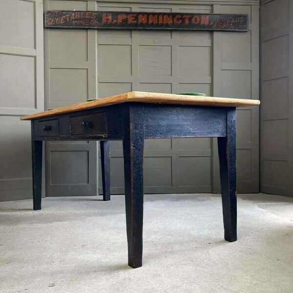 19th c. pine farmhouse table, 1800s – A rare vintage treasure