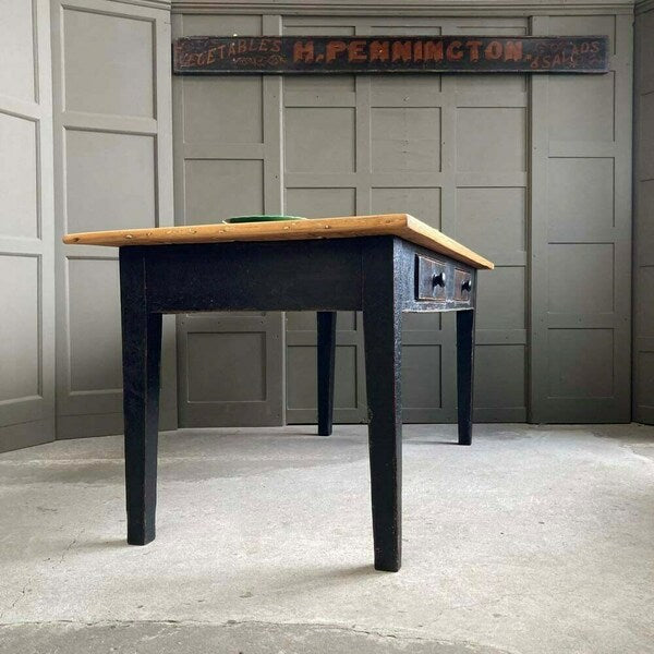 19th c. pine farmhouse table, 1800s – A rare vintage treasure