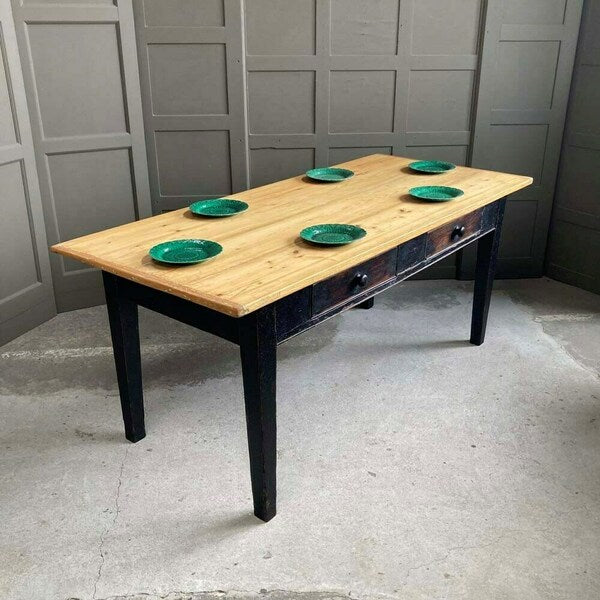 19th c. pine farmhouse table, 1800s – A rare vintage treasure